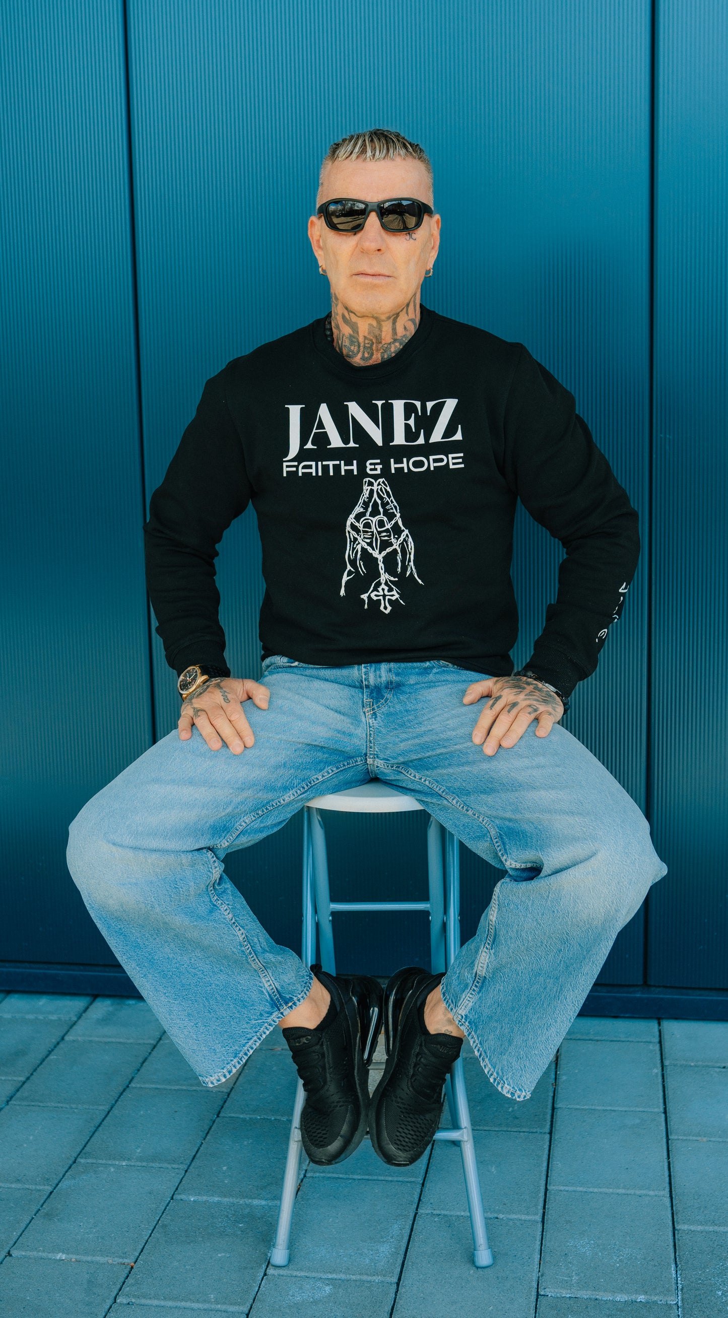 Premium Crewneck "Faith & Hope" schwarz - Sweatshirt Herren - "Janez E." Signatur