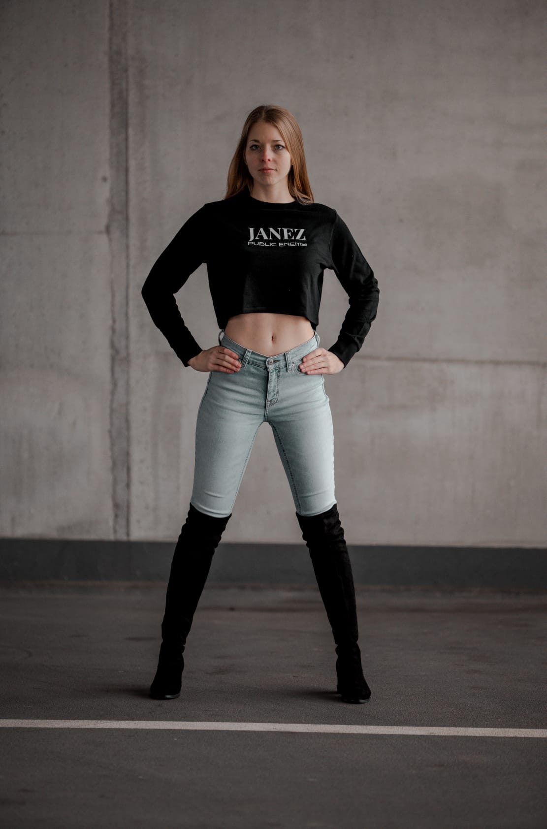 Crop Sweatshirt "Public Enemy" schwarz