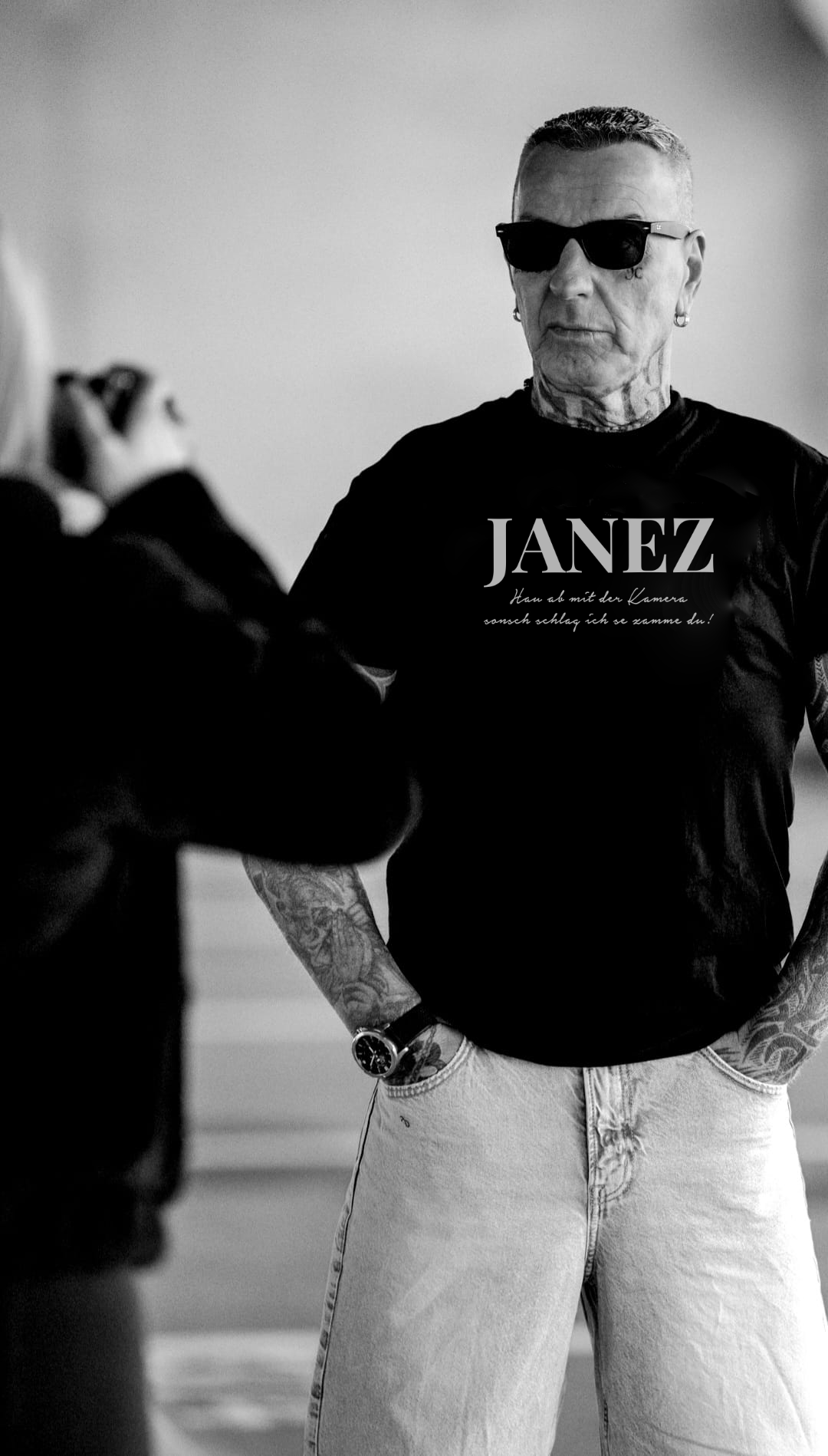 Round Neck T-Shirt "Hau ab mit der Kamera" schwarz